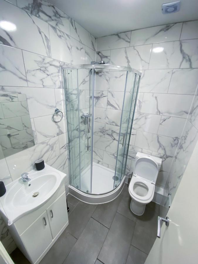 Stylish 1 Bedroom Flat In Wood Green London Bagian luar foto